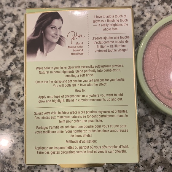 Pixi + hello kitty hello glowy powder - Picture 3 of 3